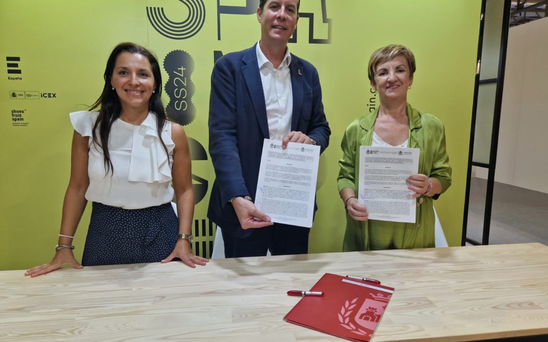 El Ayuntamiento de Elda renueva su apoyo a la industria del calzado con la firma del convenio con Avecal que permitirá promocionar la formación de los trabajadores del sector
