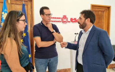 El Ayuntamiento de Elda y la Agrupación Local de Ampas firman el convenio que permite impulsar la implicación de las familias en el sistema educativo de la ciudad