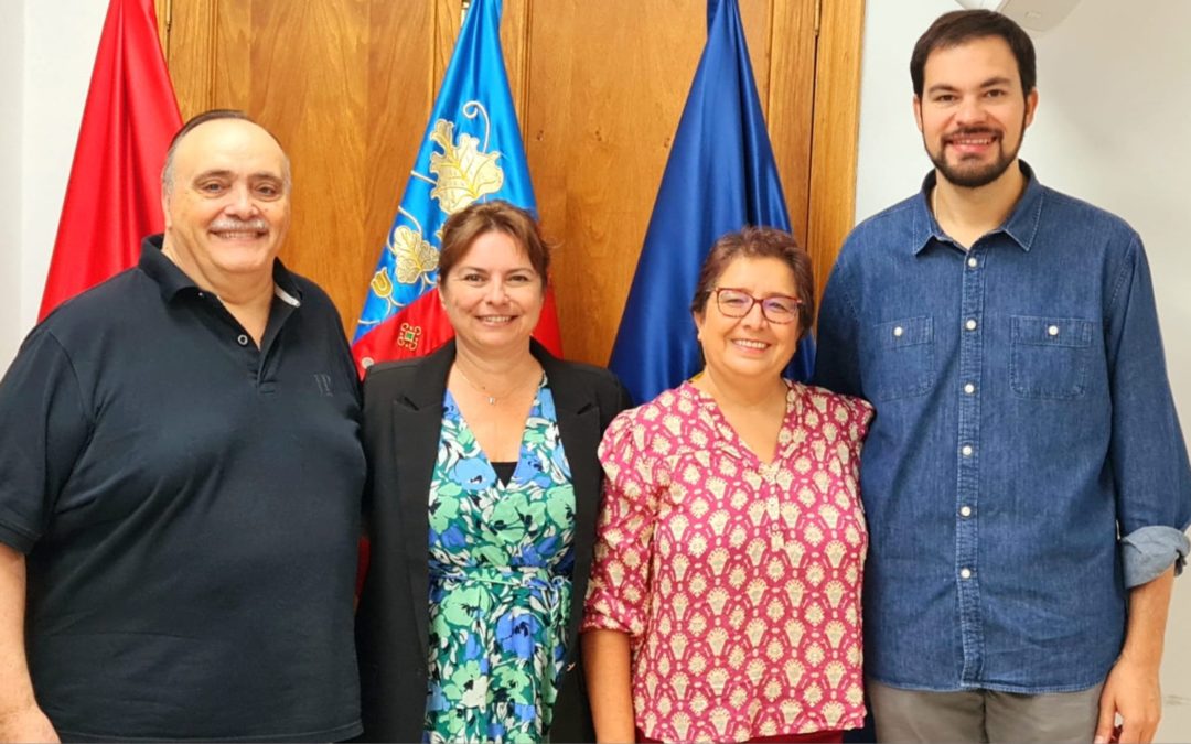La Fundación Ana María Sánchez entrega a la Asociación contra el Cáncer la recaudación de la gala benéfica celebrada en el Teatro Castelar