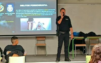 La Unidad de Violencia de Género de la Policía Local de Elda inicia en el IES Monastil las charlas para facilitar entre el alumnado la detección de delitos sexuales, agresiones machistas y acoso