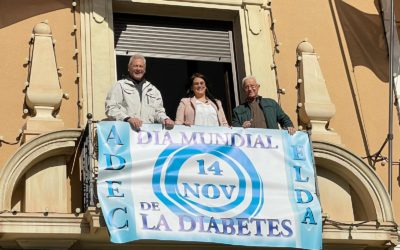 Elda se suma a la celebración del Día de la Diabetes con la lectura de un manifiesto, la colocación de una pancarta en el Ayuntamiento