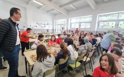 El alcalde Rubén Alfaro visita el nuevo comedor del CEIP Antonio Machado que culmina las obras del Plan Edificant en este centro educativo