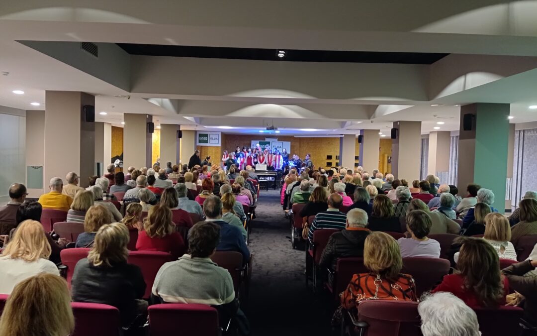 Más de 200 personas asisten en el Museo del Calzado de Elda al IV Concierto de Navidad del Coro y Orquesta de la UNED de Elche