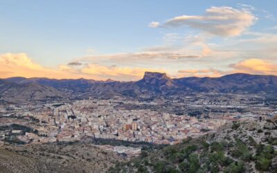 La instalación de placas solares en viviendas y  edificios de Elda se ha multiplicado por ocho en los últimos cuatro años gracias a los incentivos fiscales municipales y a las ayudas oficiales