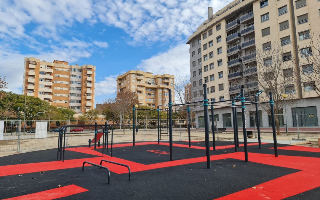 El Ayuntamiento de Elda crea un nuevo circuito de calistenia junto al Nuevo Pepico Amat para fomentar esta modalidad deportiva en la que se entrena con el propio peso del cuerpo