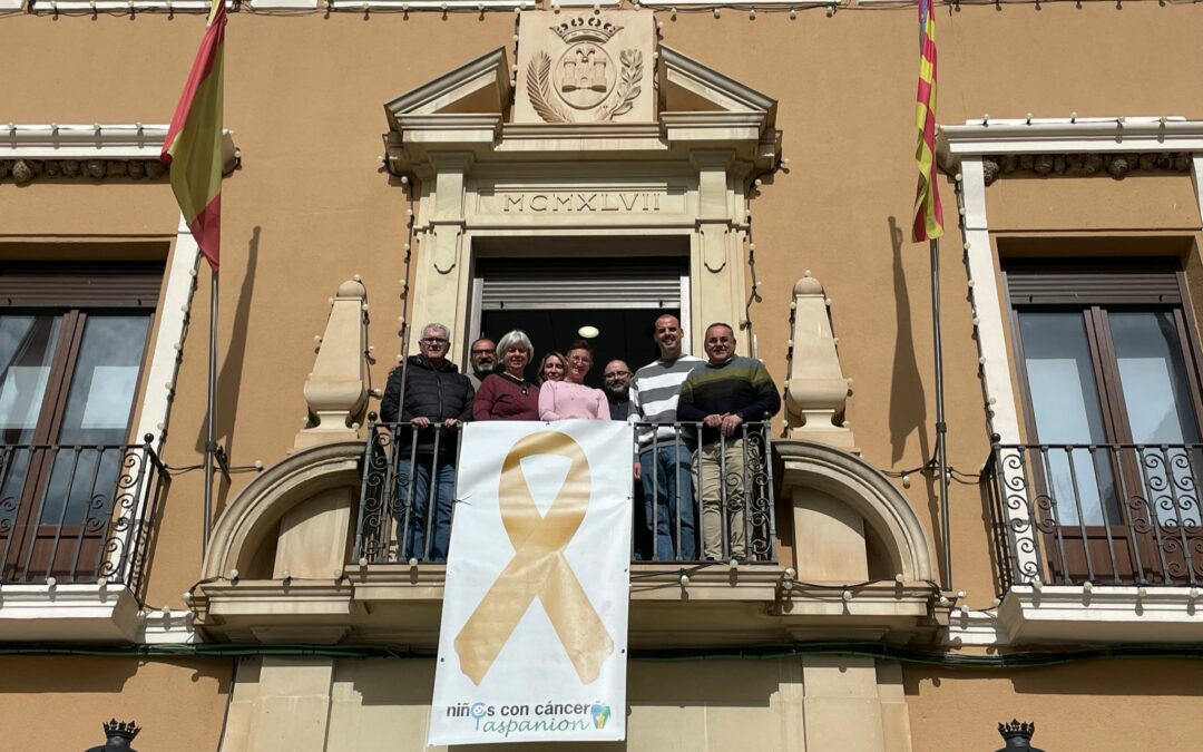 Elda se suma a la celebración del Día Internacional del Cáncer Infantil con la colocación de una pancarta en el Ayuntamiento