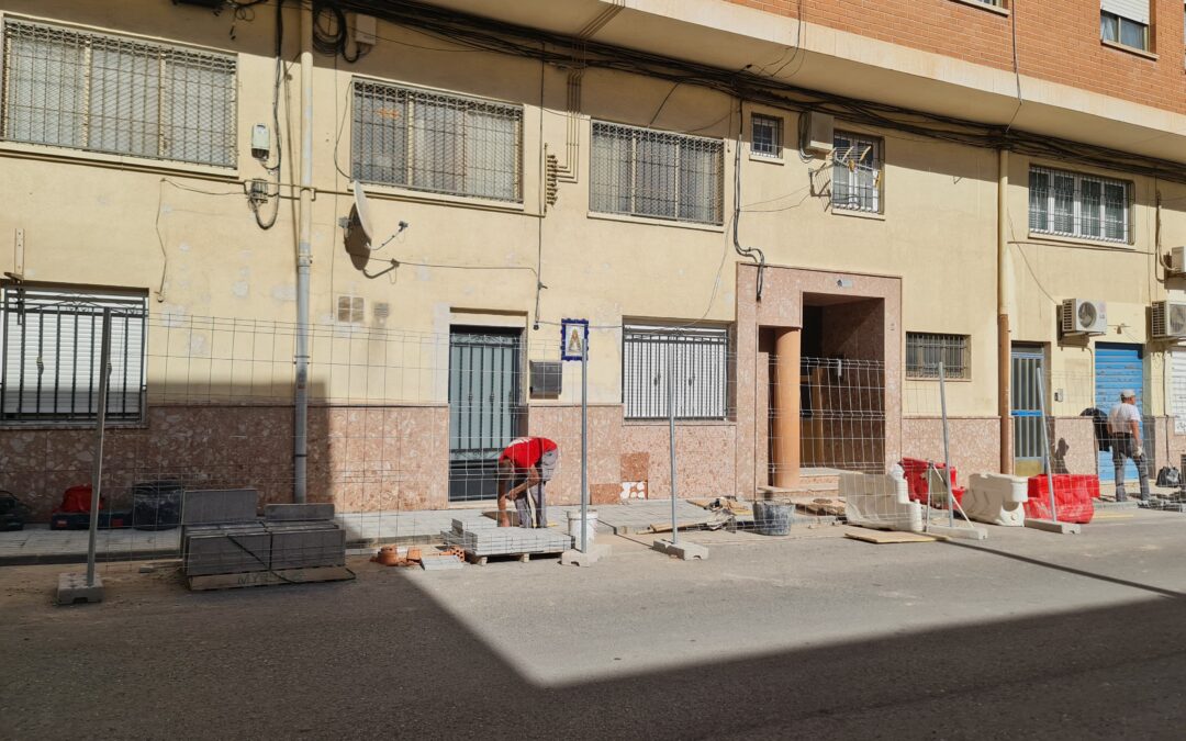 El Ayuntamiento de Elda mejora la accesibilidad en varias zonas del barrio Virgen de la Salud a través de la renovación de las aceras y la eliminación de barreras arquitectónicas