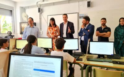 La secretaria de Estado de Telecomunicaciones e Infraestructuras Digitales visita Elda para conocer el proyecto educativo del CEIP Pintor Sorolla y las instalaciones de la empresa Incom