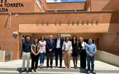 Clara Sanz, secretaria general de Formación Profesional del Ministerio de Educación, se desplaza a Elda para visitar el IES La Torreta y conocer la labor que realiza el centro educativo