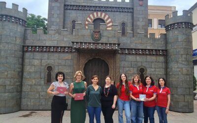 La Concejalía de Comercio y Mercados y AEDE entregan los premios del II Concurso de Escaparates ‘Moros y Cristianos de Elda’