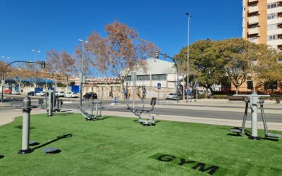 El Ayuntamiento de Elda crea una nueva zona deportiva al aire libre a través de la instalación de aparatos de gimnasia biosaludables junto al área de calistenia de la Avenida de Ronda