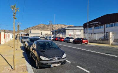 El Ayuntamiento de Elda finaliza las obras de remodelación de la calle Alemania, en el Polígono Campo Alto, que han supuesto la mejora de las aceras, alumbrado, viales y zonas verdes