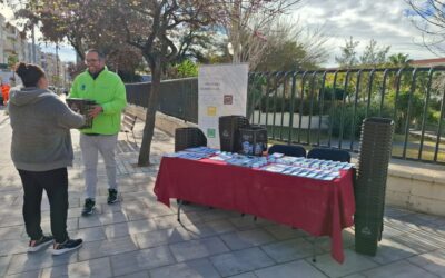 Los educadores ambientales de Elda continúan su campaña ‘puerta a puerta’ y repartirán a la ciudadanía minicontenedores para residuos orgánicos en diferentes puntos de información