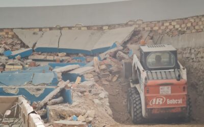 El Ayuntamiento de Elda inicia las obras de remodelación del pabellón Juan Carlos Verdú, que incluyen la instalación de un nuevo graderío y vestuarios accesibles