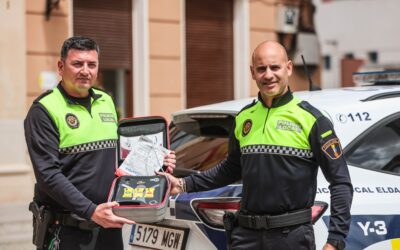 Agentes de la Policía Local de Elda salvan la vida a un trabajador que había sufrido una fuerte descarga eléctrica en el Polígono Finca Lacy