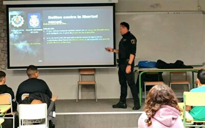 Más de 370 alumnos y alumnas eldenses de ESO y FP han asistido a las charlas de la Unidad Viogen de la Policía Local sobre detección de delitos sexuales, agresiones machistas y acoso