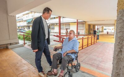 El Ayuntamiento de Elda finaliza la remodelación de la pasarela de la calle Méjico, que ha permitido la renovación integral del pavimento para mejorar la accesibilidad