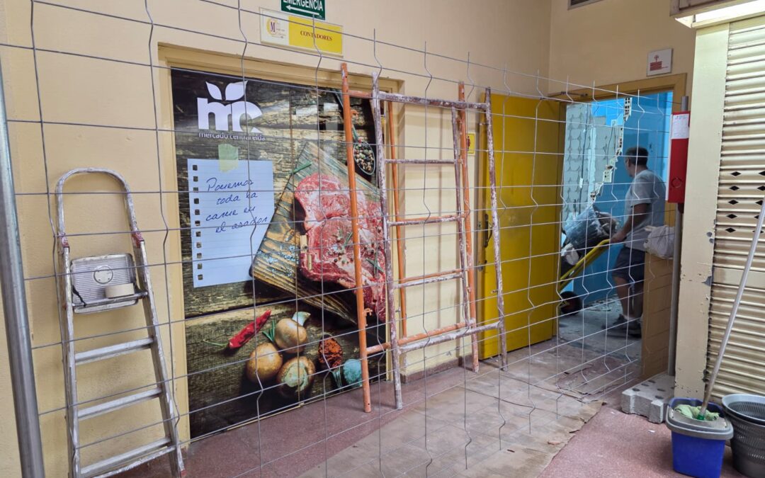 El Ayuntamiento de Elda inicia las obras de remodelación de los aseos del Mercado Central