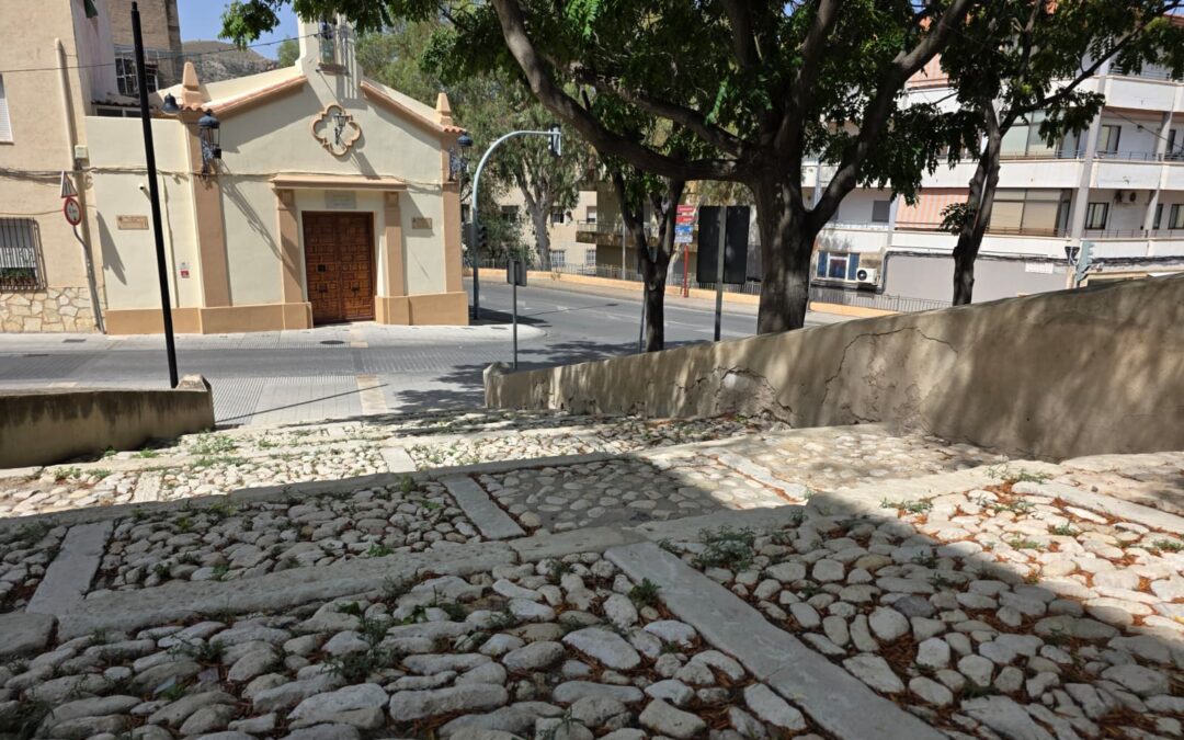 El Ayuntamiento de Elda adjudica las obras para la puesta en valor de las escaleras y la zona verde junto a la ermita de San Antón, incluidas dentro del plan ‘Elda parte de ti’
