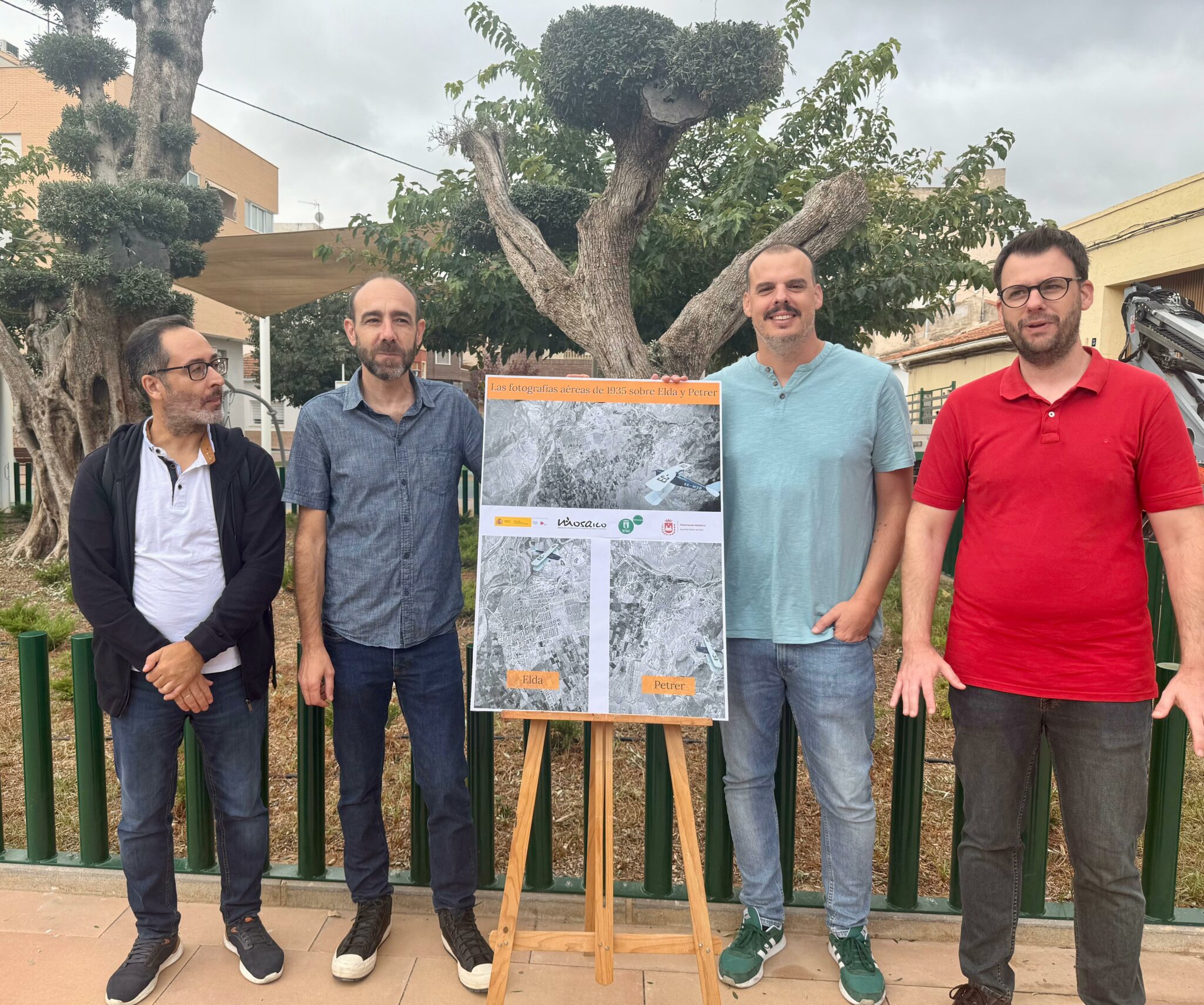 Elda y Petrer presentan unas fotografías aéreas inéditas de las dos localidades que fueron realizadas durante un vuelo del año 1935