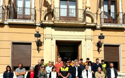 Elda se suma al duelo por las víctimas de la Dana con cinco minutos de silencio y las banderas a media asta en los edificios públicos