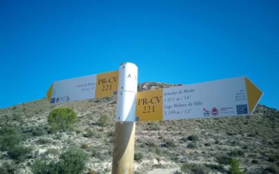 El Ayuntamiento de Elda mejora la señalización del sendero de Camara para fomentar el disfrute seguro de sus parajes naturales