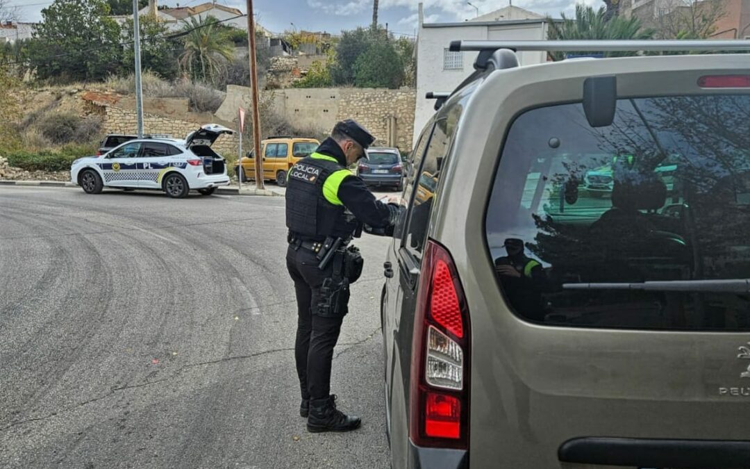 La Policía Local de Elda se suma a la campaña de control de furgonetas puesta en marcha por la DGT con motivo del ‘black friday’