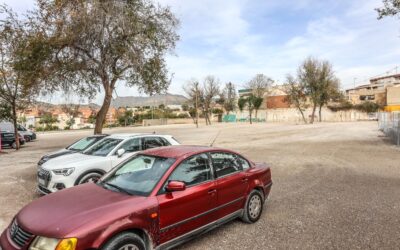 El Ayuntamiento de Elda habilita a partir de hoy el aparcamiento de la antigua fábrica de Emérito Maestre de manera provisional para dar cabida a más de 90 vehículos