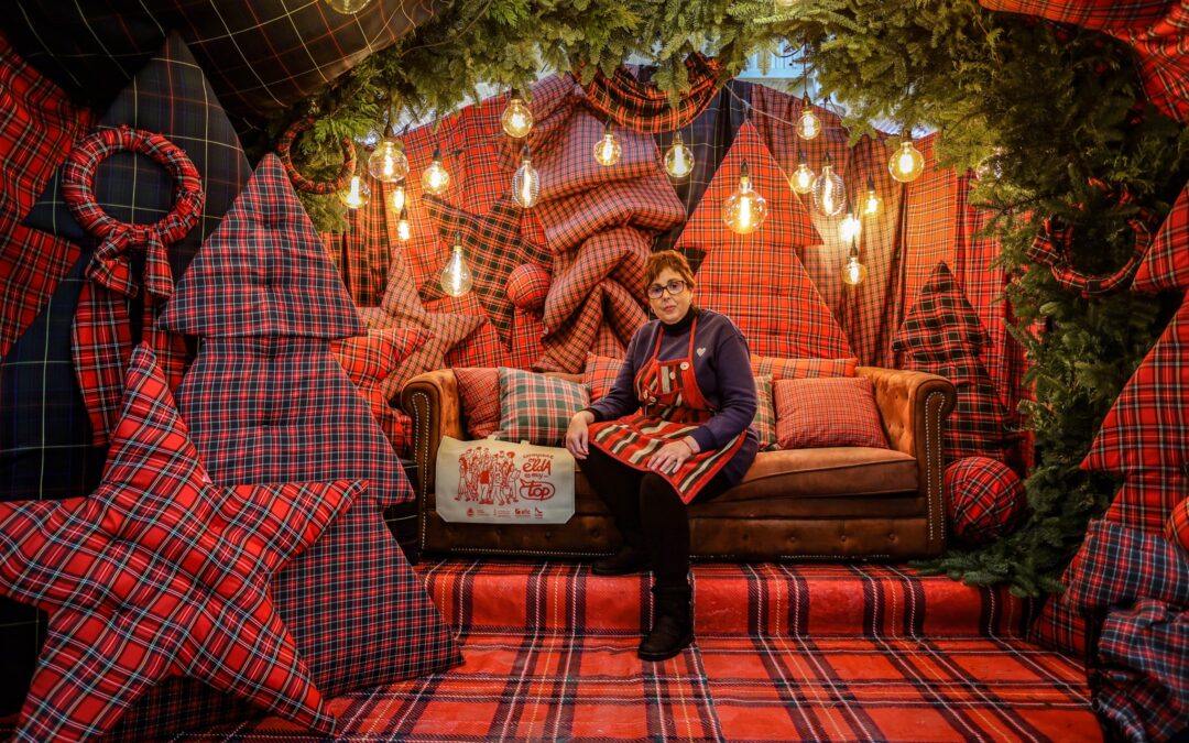 Los niños y niñas que acudan al Mercado Central de Elda con sus familias pueden disfrutar desde hoy y hasta el 5 de enero del espectacular ‘photocall’ navideño