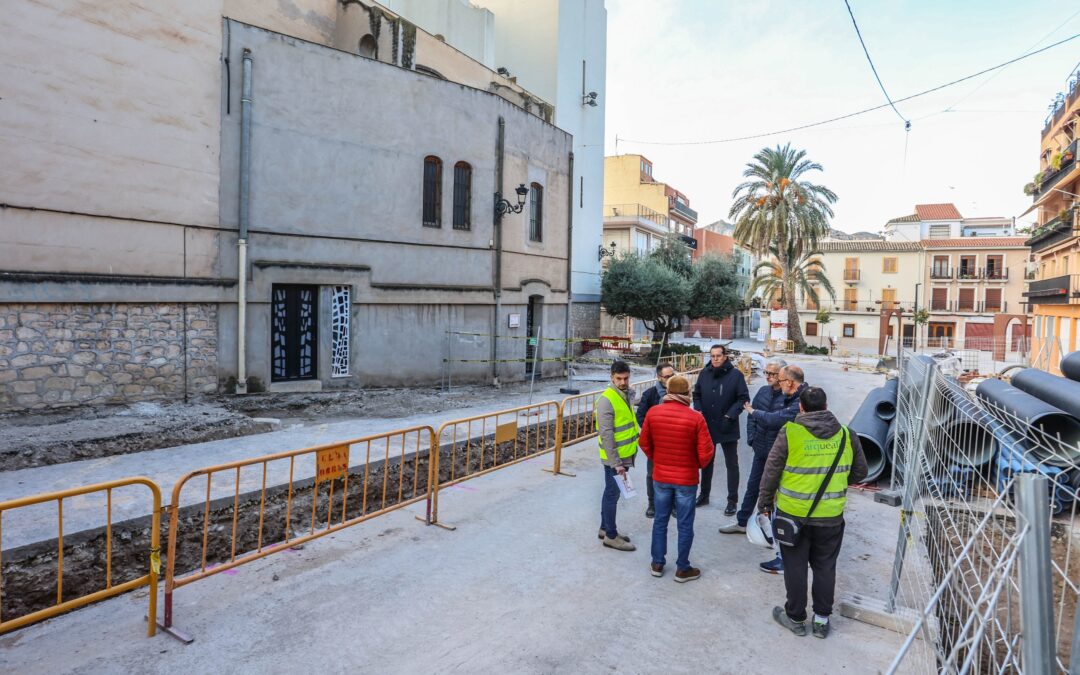 El Ayuntamiento de Elda ampliará las excavaciones arqueológicas en las obras del entorno de Santa Ana para determinar el valor de los restos hallados en la calle San Francisco