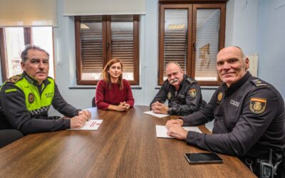 Elda despliega el operativo ‘Comercio Seguro’ con agentes de Policía Local y Policía Nacional para garantizar la seguridad en Navidad en los días de mayor afluencia de público