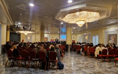 Más de 300 alumnas y alumnos de 4º de ESO de centros educativos eldenses asisten al taller sobre diversidad ofrecido por Josico Hernández