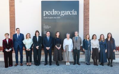 La reina Letizia visita en Elda la histórica fábrica de calzado de la firma Pedro García con motivo del centenario de su creación