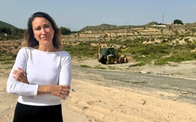 El Ayuntamiento de Elda refuerza la limpieza de vertidos ilegales con la retirada de 200 toneladas de residuos en el paraje de El Sapo