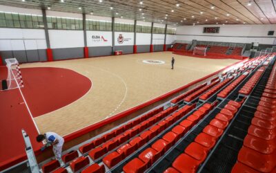 El pabellón Juan Carlos Verdú reabre sus puertas con un nuevo graderío con mayor aforo, vestuarios accesibles y una renovada pista más moderna para disputar encuentros deportivos