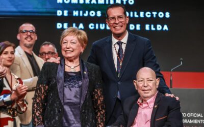 Elda se rinde a la emoción en el nombramiento de Mari Carmen Segura y Andrés Molina como Hija e Hijo Predilectos de la ciudad
