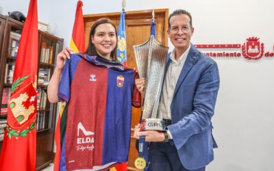 El Ayuntamiento renueva por una temporada más el contrato de patrocinio que la ciudad ofrece al Club Deportivo Eldense