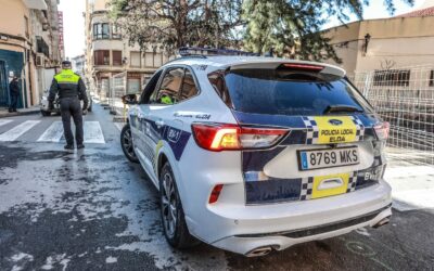 La Policía Local de Elda realiza durante el fin de semana cerca de veinte intervenciones para atender llamadas vecinales por molestias causadas por ruidos, música alta y vandalismo