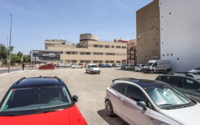 El Ayuntamiento de Elda habilita una nueva zona de estacionamiento público y gratuito junto al centro de salud Marina Española con capacidad para 50 vehículos
