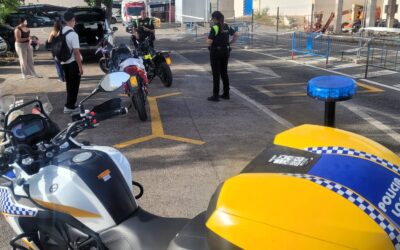 La Policía Local de Elda sanciona a los conductores de dos ciclomotores que superaban los límites de ruido permitido tras haber sido modificados los sistemas de escape