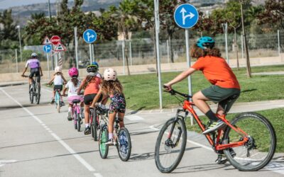 La Policía Local de Elda fomenta la movilidad ciclista y la vocación policial entre los estudiantes a través del Agente Tutor