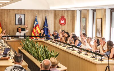 El pleno del Ayuntamiento de Elda aprueba un nuevo paquete de ayudas y convenios para impulsar la acción social, la cultura, el deporte y las tradiciones locales