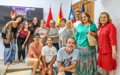 La segunda edición de ‘Documóvil’ se consolida en Elda con 21 participantes y la realización de tres cortometrajes centrados en el fomento de la igualdad y el diálogo intergeneracional