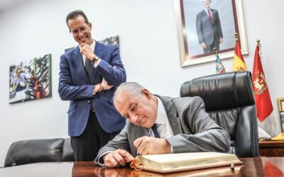 El ministro de Industria y Turismo abre su estancia en Elda visitando la Junta Central de Moros y Cristianos y el Museo del Calzado